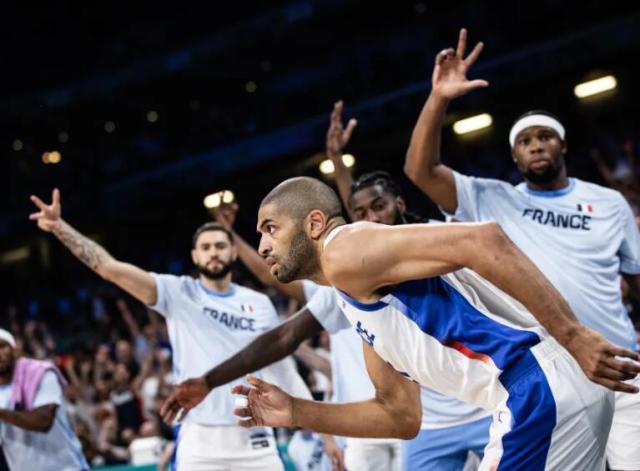 1723360198523063297.jpg 队长告别!巴图姆15年7次大赛夺奖牌,大旗交给文班