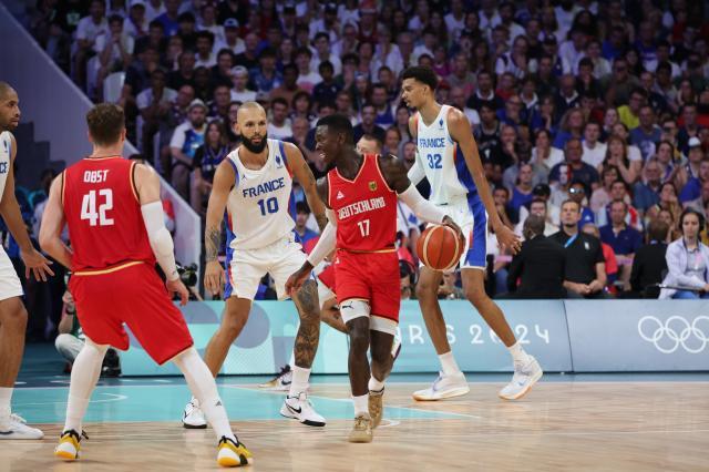 1722987748613064260.jpg 【早报】小小巴黎,拿捏